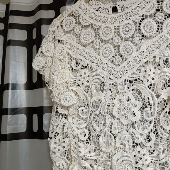 🌸 **Effortless Elegance with Adiva's Lace Flutter Sleeve Shirt!** 🌸 - Picture 3 of 5